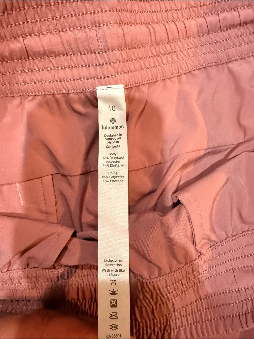 lululemon black Shorts with cuff, size 10